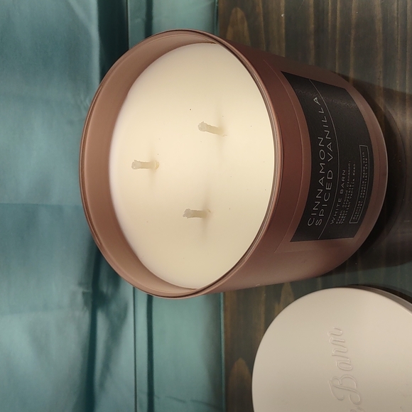 Bath & Body Works Cinnamon Spiced Vanilla Candle - Picture 2 of 2